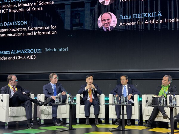 강도현 과학기술정보통신부 2차관이 스위스 제네바에서 열린 ITU AI for Good Summit 2024에 참석해 발언하고 있다. / 과학기술정보통신부