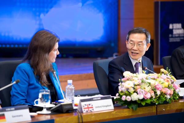 이종호 과학기술정보통신부 장관이 5월 22일 오후 서울 성북구 한국과학기술연구원(KIST)에서 열린 AI 서울 정상회의 장관 세션에서 환영사를 하고 있다. / 과학기술정보통신부