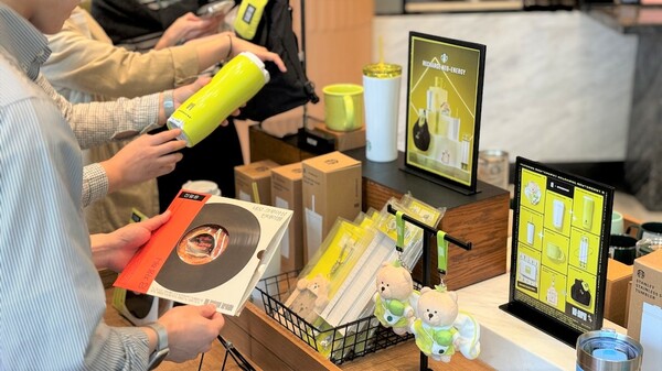 스타벅스 NCT 협업 상품. / SCK컴퍼니