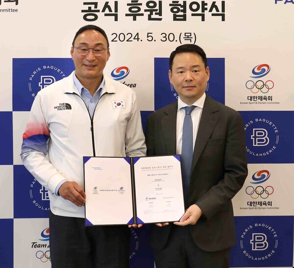 허진수 파리크라상 사장(오른쪽), 장재근 국가대표선수촌장. / SPC 파리크라상