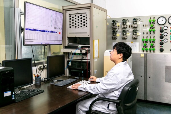 한국기계전기전자시험연구원(KTC) 기계소재부품센터 시험 모습. / 한국기계전기전자시험연구원