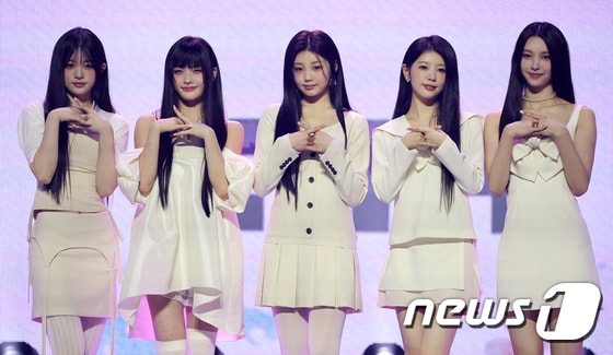 그룹 아일릿(I'LL-IT)의 민주(왼쪽부터), 이로하, 원희, 모카, 윤아2024.3.25/뉴스1 © News1 김진환 기자