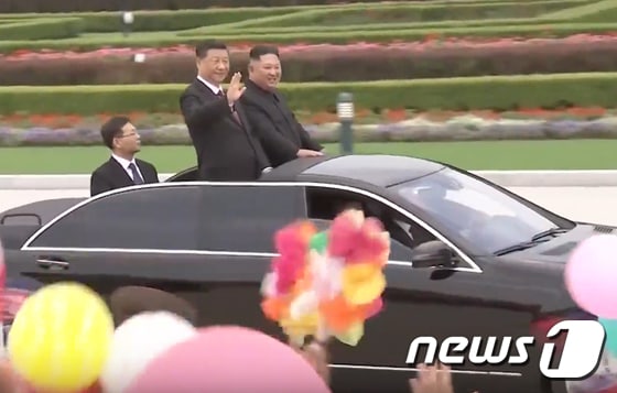 시진핑(習近平) 중국 국가주석과 김정은 노동당 총비서의 평양 카퍼레이드. (CCTV 화면 캡쳐)2019.6.20/뉴스1
