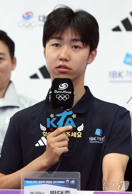 태권도 국가대표팀 박태준 선수가 25일 오후 충북 진천군 광혜원면 선수촌로 진천국가대표선수촌 태권도장에서 열린 2024 파리하계올림픽 태권도 국가대표팀 미디어데이에서 출전 각오를 밝히고 있다. 2024.6.25/뉴스1 © News1 박정호 기자
