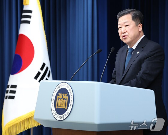 박춘섭 경제수석이 7일 용산 대통령실 청사 브리핑룸에서 중앙아시아(투르크메니스탄, 카자흐스탄, 우즈베키스탄) 순방 관련 브리핑을 하고 있다. 2024.6.7/뉴스1 © News1 송원영 기자