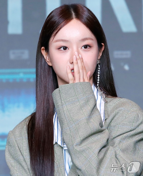 배우 혜리가 18일 서울 마포구 호텔 나루 서울 엠갤러리에서 열린 넷플릭스 오리지널 예능 '미스터리 수사단' 제작발표회에서 류준열·한소희 논란에 대한 질문을 듣고 있다. © News1 권현진 기자