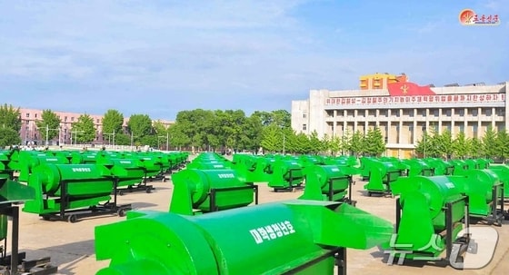 (평양 노동신문=뉴스1) = 북한 노동당 기관지 노동신문은 6일 황해북도에서 밀, 보리 수확과 뒤그루작물 심기를 비롯한 영농공정별 적기보장대책을 세우고 있다고 보도했다. [국내에서만 사용가능. 재배포 금지. DB 금지. For Use Only in the Republic of Korea. Redistribution Prohibited] rodongphoto@news1.kr