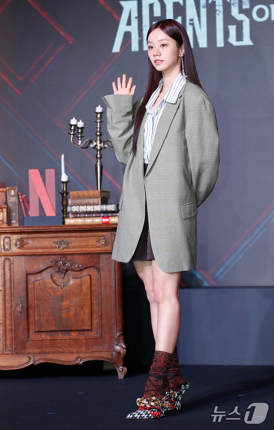 배우 혜리가 18일 서울 마포구 호텔 나루 서울 엠갤러리에서 열린 넷플릭스 오리지널 예능 '미스터리 수사단' 제작발표회에서 인사를 하고 있다. © News1 권현진 기자