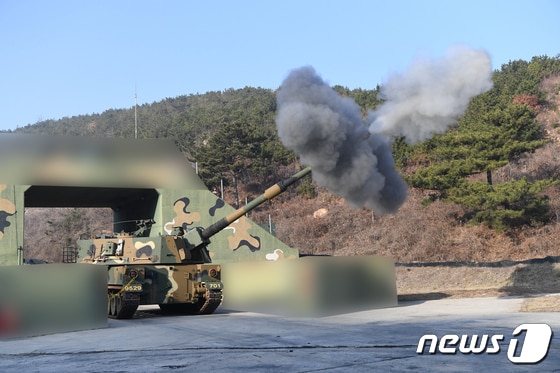 북한군이 서북도서 지역에서 해안포 도발을 감행한 지난 1 5일 오후 인천 옹진군 연평도에서 국군 K-9 자주포가 해상사격훈련을 하고 있다. (국방부 제공) 2024.1.5/뉴스1 © News1 장수영 기자