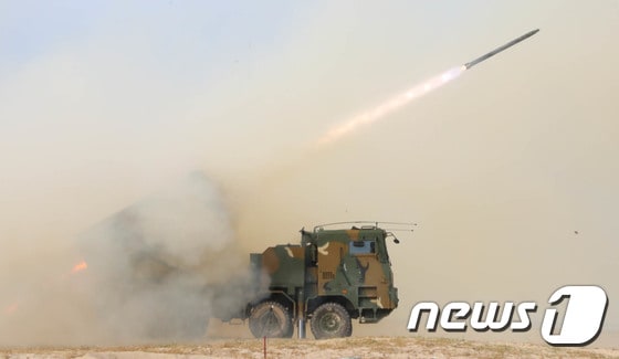  '천무' 실사격 훈련 모습. 2017.11.6/뉴스1 © News1 고재교 기자