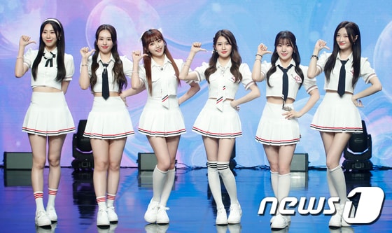 그룹 아일리원(ILY:1)의 엘바(왼쪽부터)와 하나, 리리카, 아라, 나유, 로나 2023.7.25/뉴스1 © News1 권현진 기자