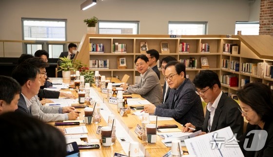 김승호 인사혁신처장(오른쪽 세 번째). (인사혁신처 제공) 2024.6.5/뉴스1