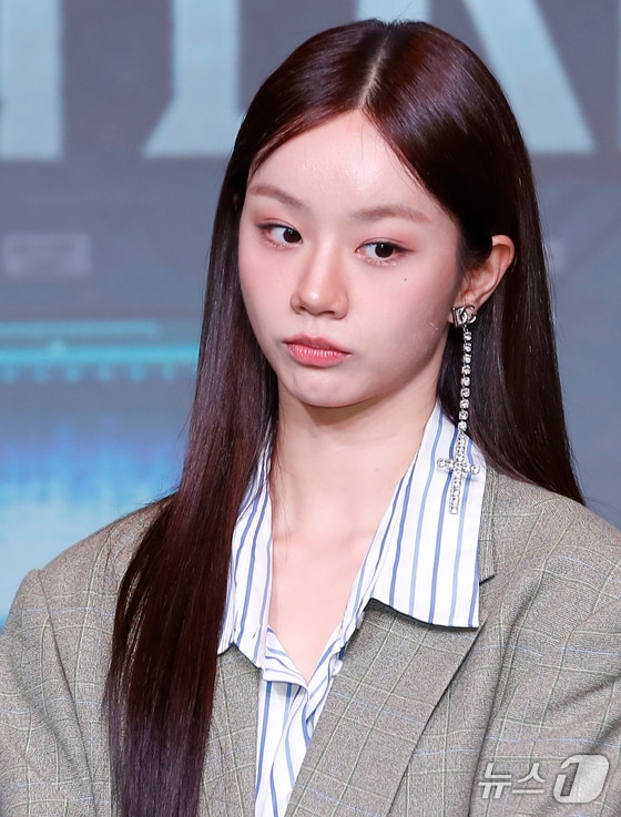 배우 혜리가 18일 서울 마포구 호텔 나루 서울 엠갤러리에서 열린 넷플릭스 오리지널 예능 '미스터리 수사단' 제작발표회에서 류준열·한소희 논란에 대한 질문을 듣고 있다. ' © News1 권현진 기자