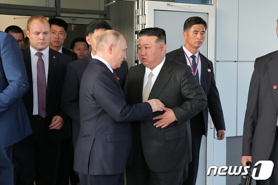 (평양 노동신문=뉴스1) = 북한 김정은 노동당 총비서와 블라디미르 푸틴 러시아 대통령. [국내에서만 사용가능. 재배포 금지. DB 금지. For Use Only in the Republic of Korea. Redistribution Prohibited] rodongphoto@news1.kr