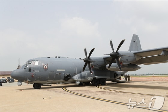 24일 오전 경기 평택시 주한미군 오산공군기지에서 열린 'AC-130J 고스트라이더 미디어데이'에서 AC-130J가 공개되고 있다. 2024.6.24/뉴스1 © News1 김영운 기자