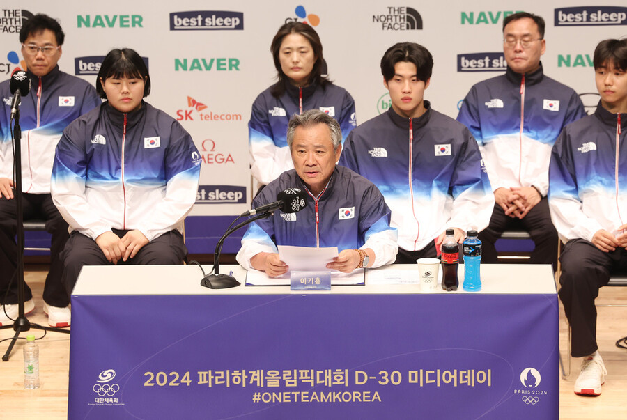 ▲ 이기흥 대한체육회장이 26일 충북 진천국가대표선수촌 챔피언하우스에서 열린 2024 파리하계올림픽 D-30 미디어데이에 참가했다. 최근 문화체육관광부와 첨예하게 대립하는 사안에 대해 입장을 밝히고 있다. ⓒ 연합뉴스