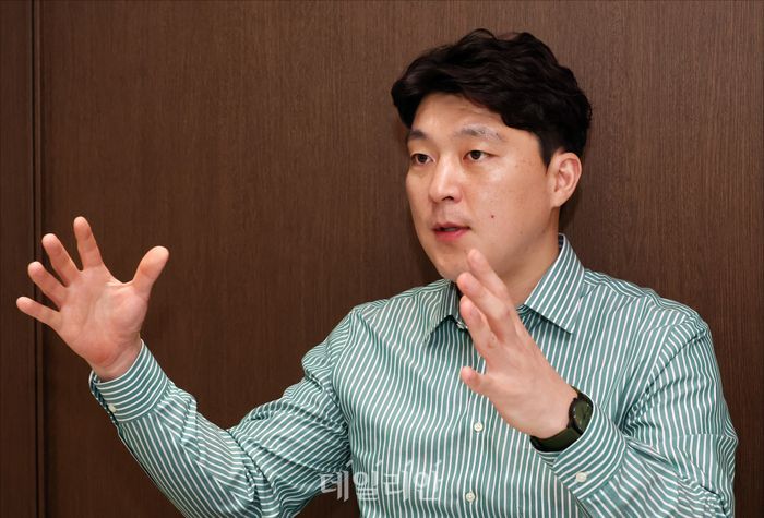 박진호 국민의힘 청년최고위원 후보자가 27일 오후 서울 여의도의 한 카페에서 데일리안과 인터뷰를 하고 있다. ⓒ데일리안 홍금표 기자