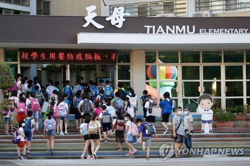 애 이렇게 안 낳았다니…국립대도 폐교하고 2028년엔 40곳 폐교한다는 '이 나라'