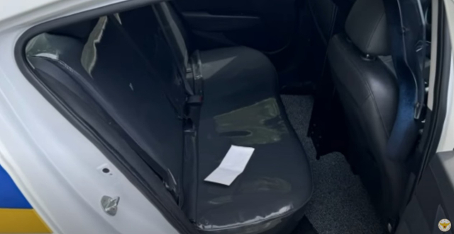 '음료수는 무거워서…' 경찰차에 '의문의 흰 봉투' 남겨진 사연 '훈훈'