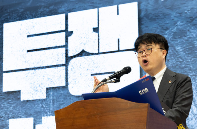 '이 여자 제정신이냐' 판사 모욕한 의협회장에 법원 '인격 모욕' 맞대응