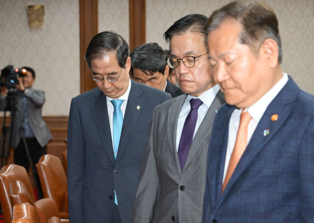 호국보훈의 달 맞아 '묵념'