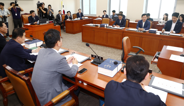 여야, 노란봉투법 격돌…“과잉 입법” vs “노동자 보호”