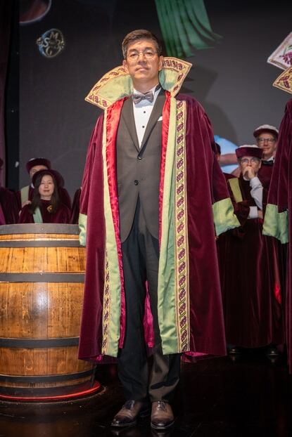 2024 홍콩 와인엑스포 행사 기간 동안 열린 꼬망드리 기사작위 수여 행사에서 연일주류 정휘영 대표가 꼬망드리 와인기사 작위를 받았다. /연일주류