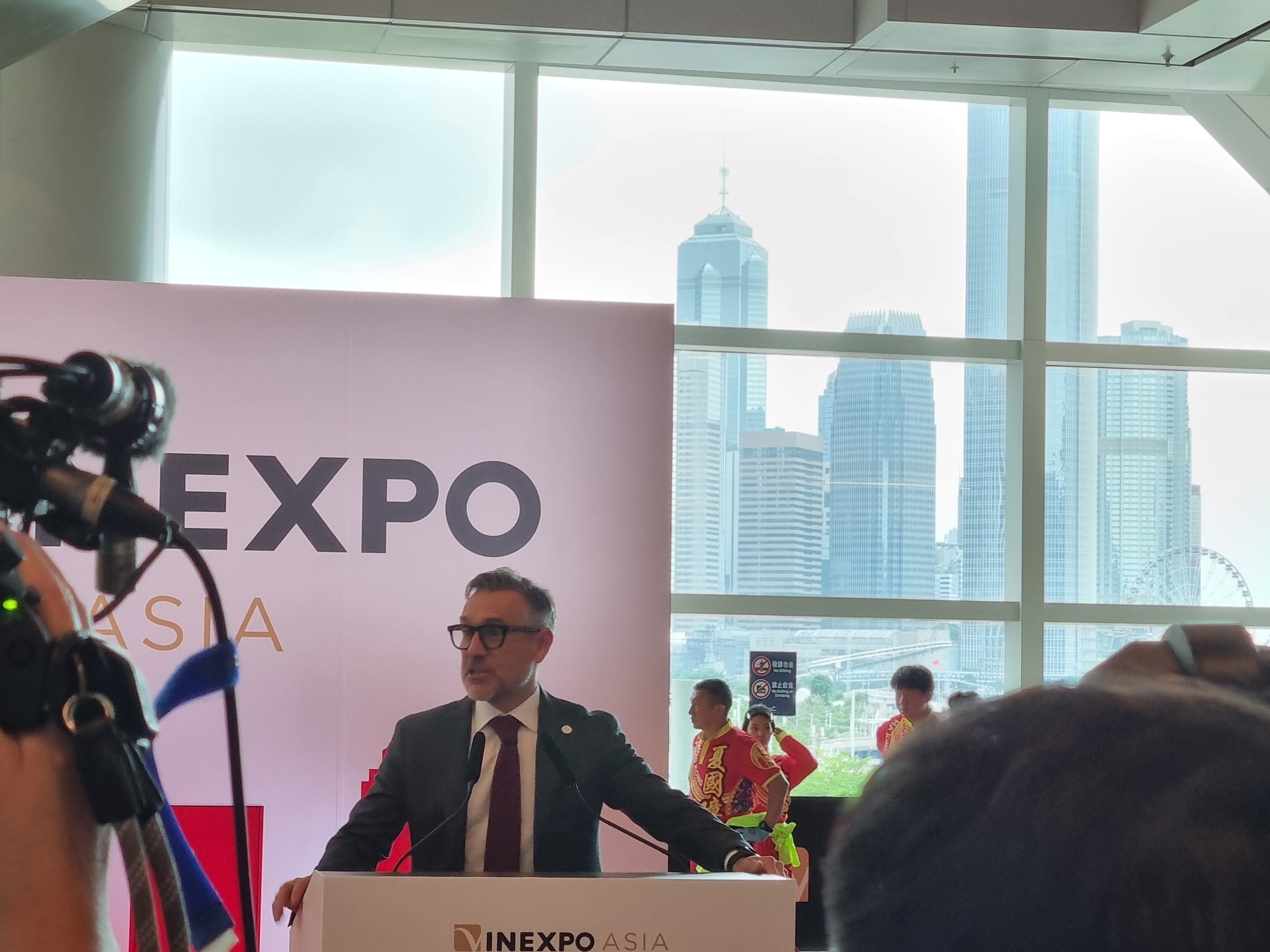 로돌프 라메이즈 대표가 홍콩 와인엑스포 개막 연설을 하고 있다. /박순욱 기자