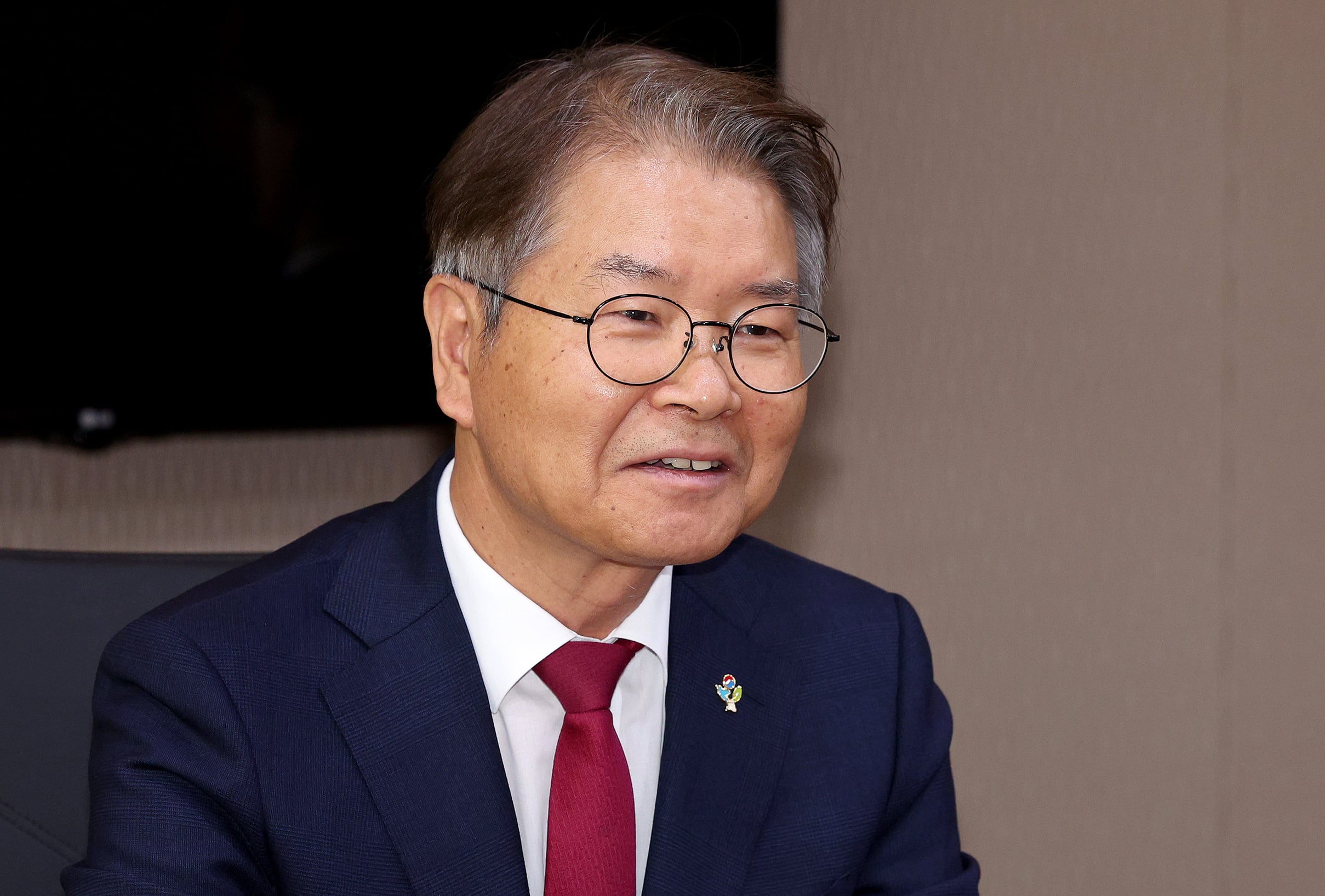 이정식 고용노동부 장관이 지난 19일 오전 서울 중구 서울지방고용노동청에서 열린 이원석 검찰총장과의 임금체불 및 산업재해 등 주요 현안에 대한 협력 강화를 위한 간담회에서 발언하고 있다. /뉴스1