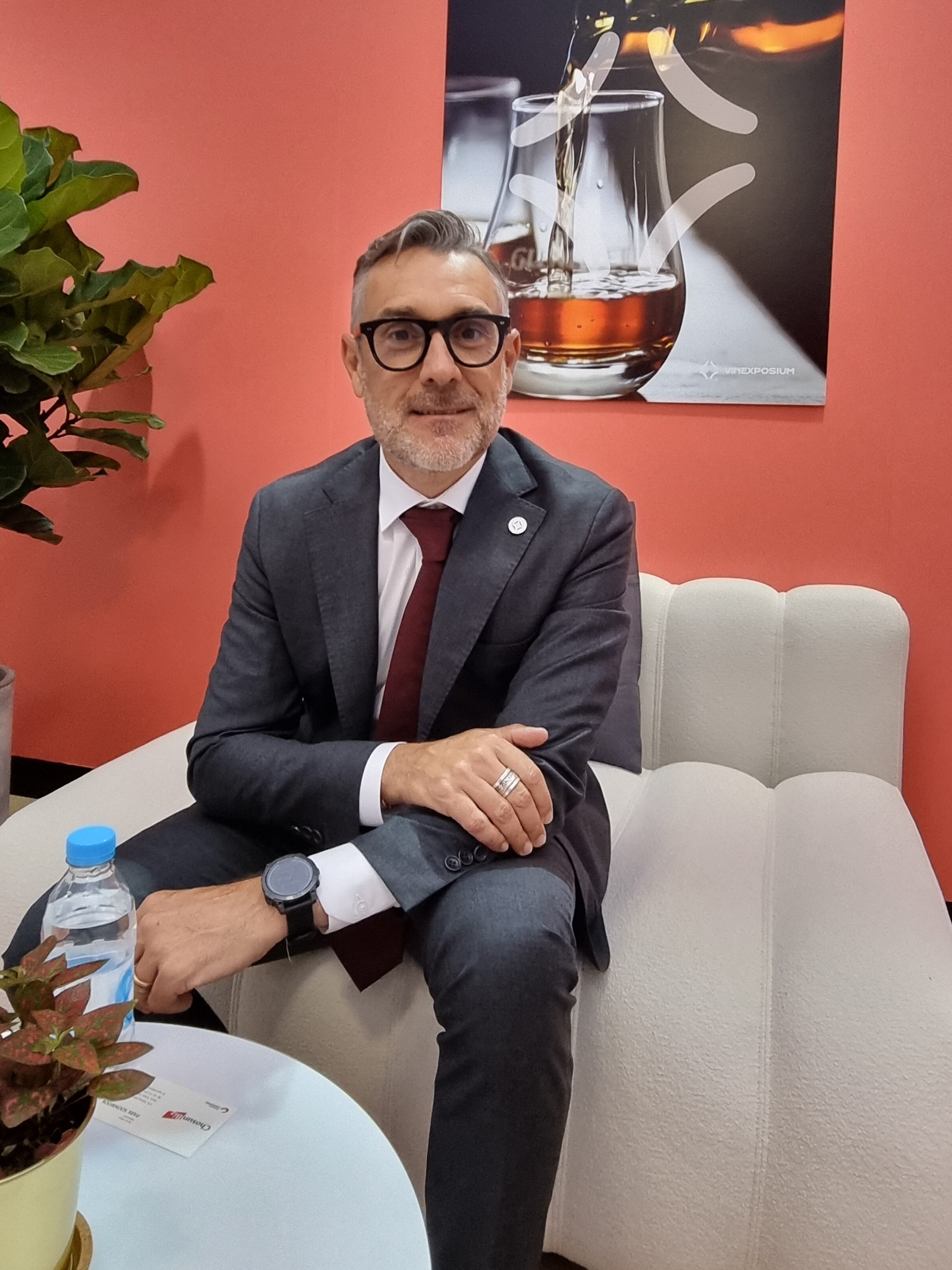 홍콩에서 열린 2024년 와인 아시아엑스포 행사장에서 만난 비넥스포지움 로돌프 라메이즈 대표. 그는 인터뷰에서 
