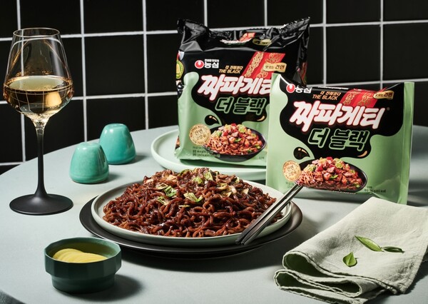 짜파게티 더블랙. / 농심