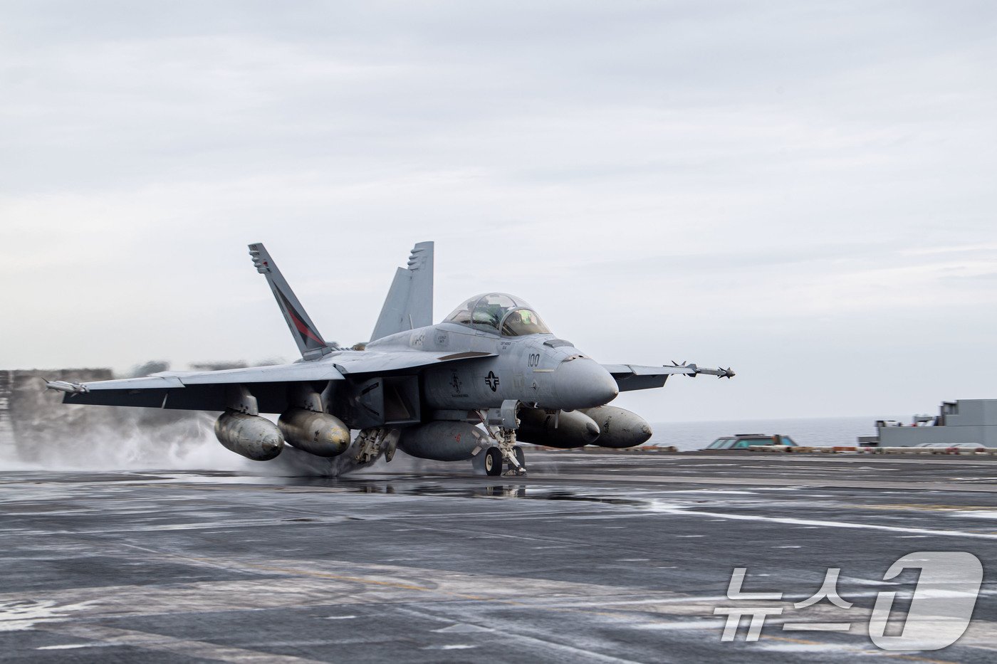 미 F/A-18 슈퍼호넷. (미 해군 시어도어 루스벨트함 제공) 2024.6.28/뉴스1