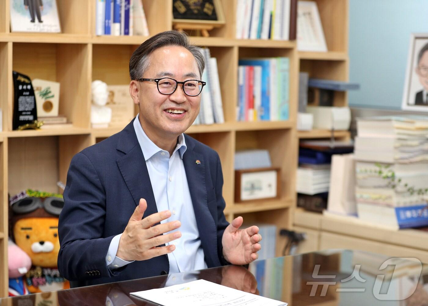 유성훈 서울 금천구청장이 15일 뉴스1과 인터뷰하는 모습. (금천구 제공)