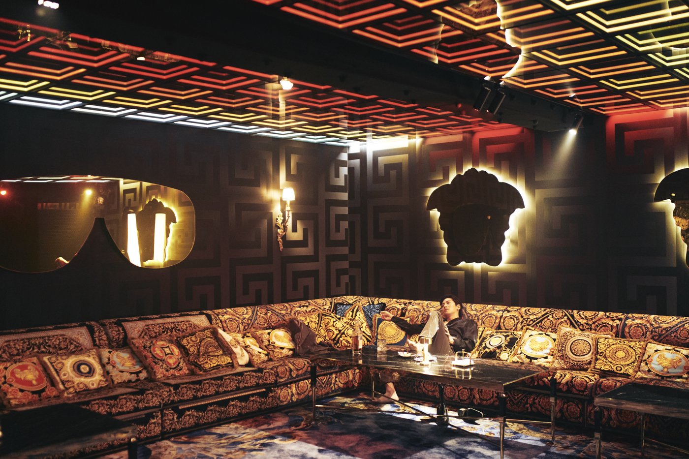 '리볼버' 프로덕션 비하인드