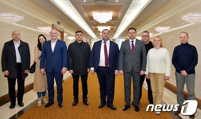 (평양 노동신문=뉴스1) = 지난 4월 북한을 찾은 벨라루스 외무성 부상(차관) 일행. [국내에서만 사용가능. 재배포 금지. DB 금지. For Use Only in the Republic of Korea. Redistribution Prohibited] rodongphoto@news1.kr