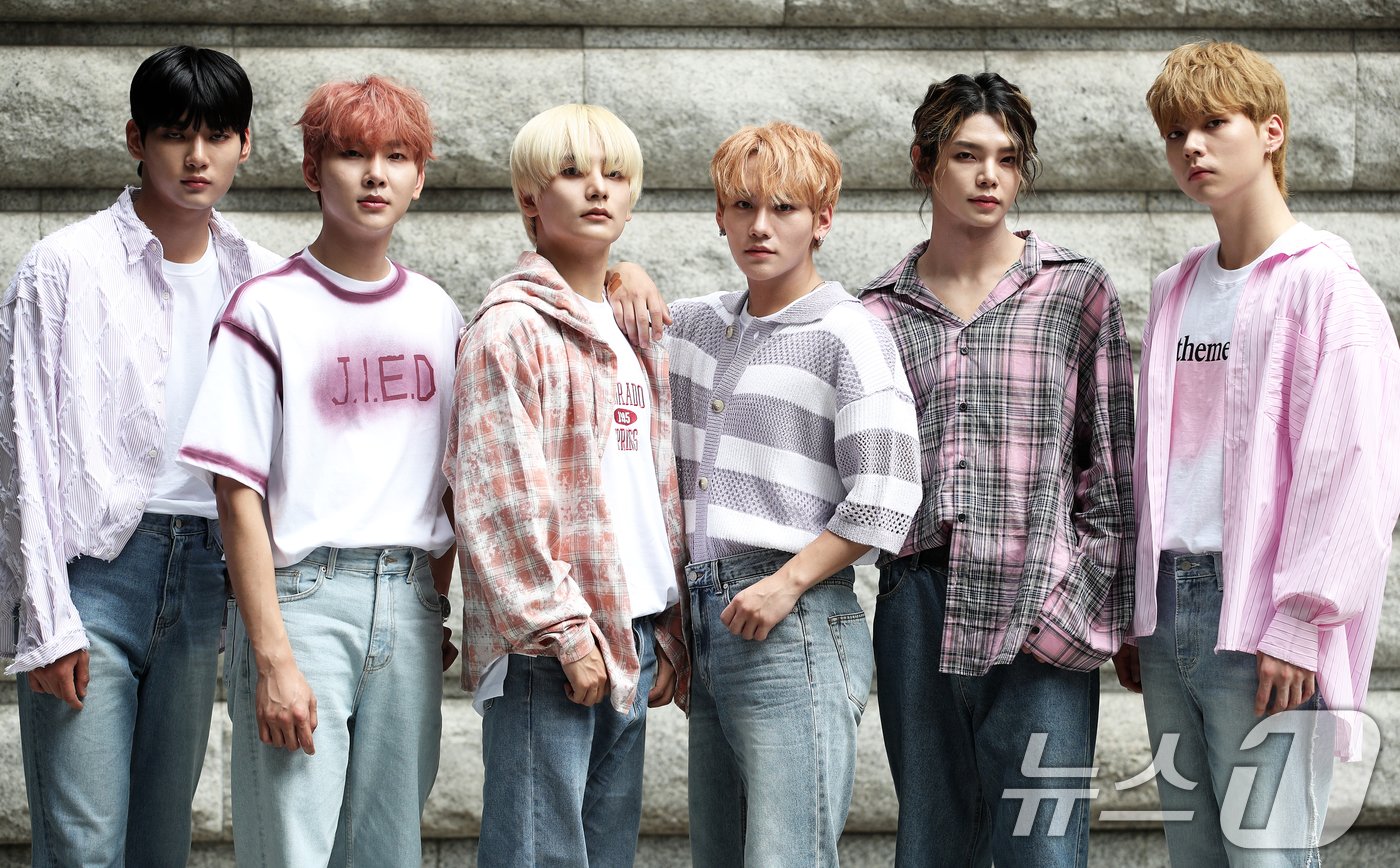 6인조 보이그룹 웨이커. 왼쪽부터 새별, 고현, 권협, 세범, 이준, 리오 / 뉴스1 ⓒ News1 오대일 기자