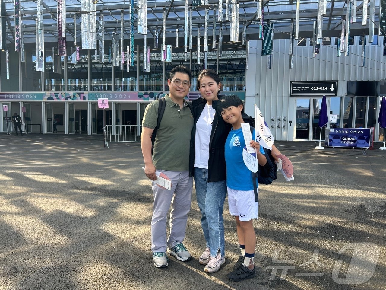   28일(한국시간) 한국과 슬로베니아의 2024 파리 올림픽 조별리그 2차전을 앞두고 경기가 열리는 프랑스 파리의 파리 사우스 아레나6에 한국인 응원객이 몰려들었다. 2024. 7.28/뉴스1 ⓒ News1 문대현 기자