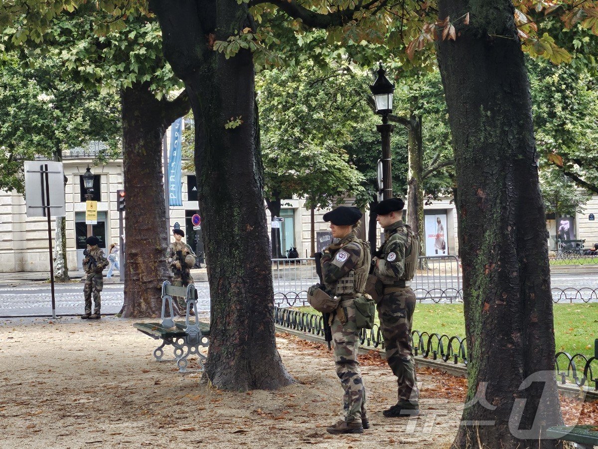 27일(한국시간) 프랑스 파리 프랭클린 D. 루즈벨트역 인근에 배치된 군인들. ⓒ News1 권혁준 기자