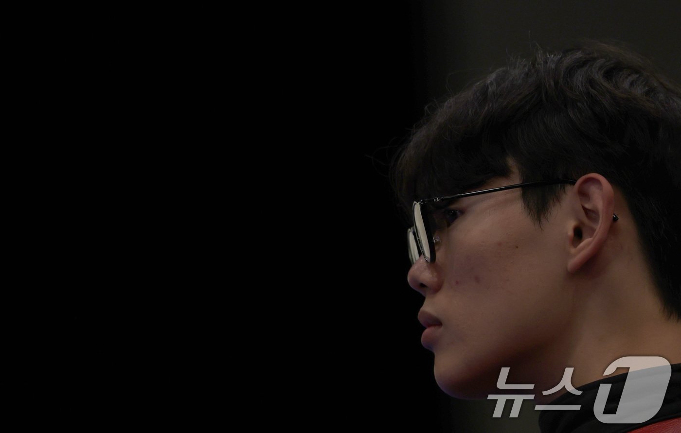 대한민국 사격 대표팀 최대한이 29일(한국시간) 프랑스 샤토루 슈팅 센터에서 열린 2024 파리올림픽 사격 공기소총 10m 남자 결선에서 7위로 마무리되자 아쉬워하고 있다. 2024.7.29/뉴스1 ⓒ News1 이동해 기자