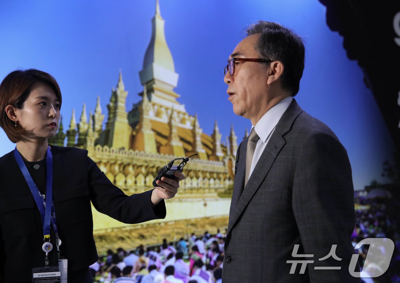 조태열 외교부 장관이 아세안(ASEAN·동남아시아국가연합) 관련 외교장관회의 개막을 하루 앞둔 25일(현지시간) 라오스 비엔티안 왓타이 국제공항에 도착해 취재진의 질문에 답하고 있다.2024.7.25/뉴스1 ⓒ News1 오대일 기자