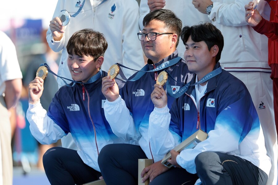 ▲ 출발부터 단체전에 걸린 2개를 석권하며 순조롭게 나아가고 있다. 앞으로 남녀 개인전과 혼성전이 남았는데 5개를 모두 금메달로 채우는 게 불가능한 일도 아니다. 그만큼 한국 양궁이 파리에서 보여주는 행보가 대단하다.  ⓒ연합뉴스