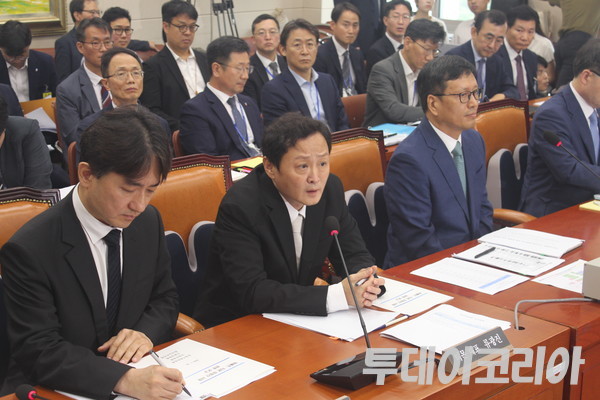 ▲ 류광진 티몬 대표가 30일 국회에서 열린 정무위원회 전체회의에 출석해 의원들의 질의에 답하고 있다. 사진=이기봉 기자