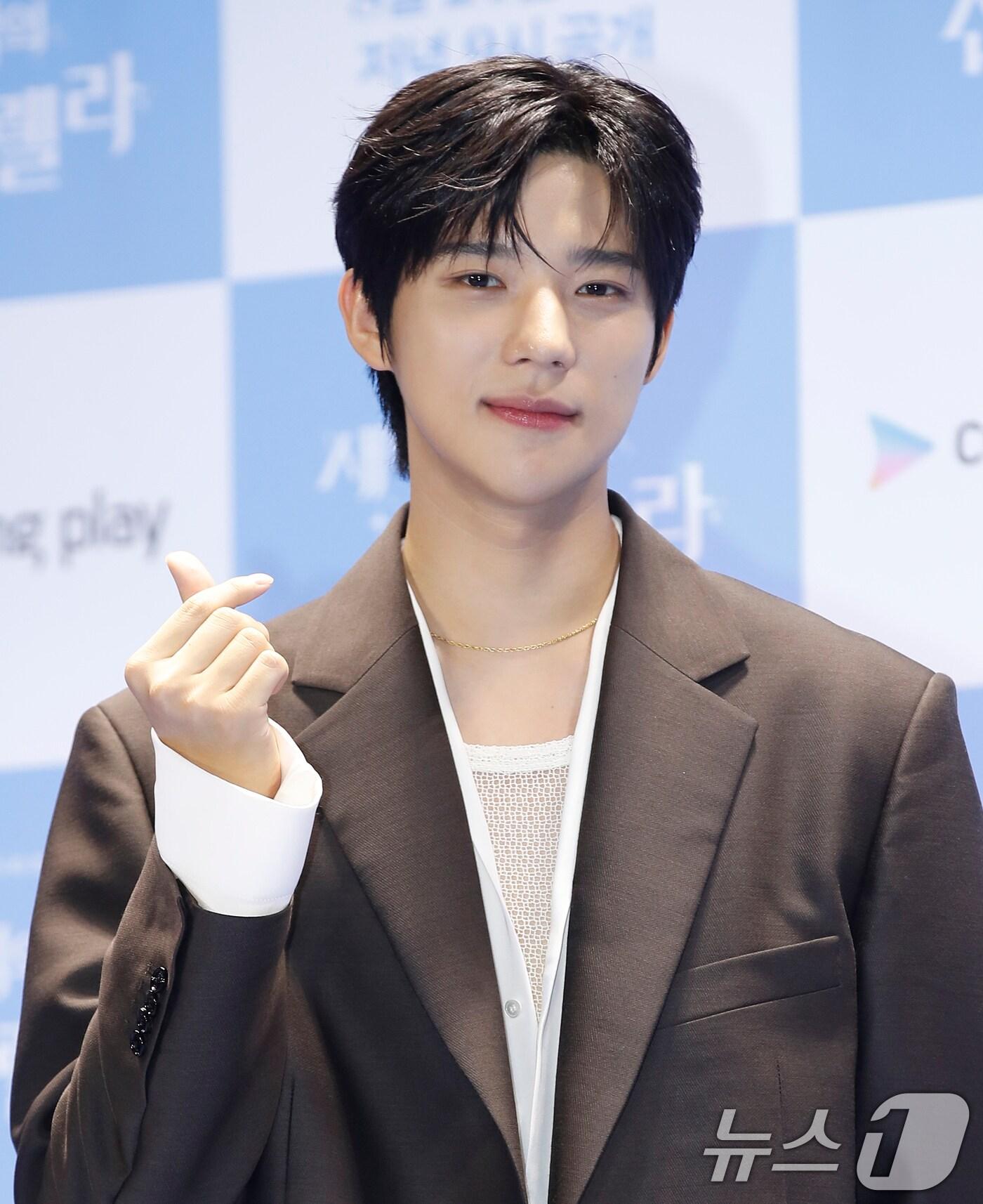 배우 문상민이 22일 서울 영등포구 콘래드 호텔에서 진행된 쿠팡플레이 시리즈 '새벽 2시의 신데렐라' 제작발표회에서 포즈를 취하고 있다. '새벽 2시의 신데렐라'는 완벽한 재벌남과 헤어지기로 결심한 극현실주의 능력녀의 고군분투를 그린 오피스 로맨틱 코미디다. 2024.8.22/뉴스1 ⓒ News1 권현진 기자