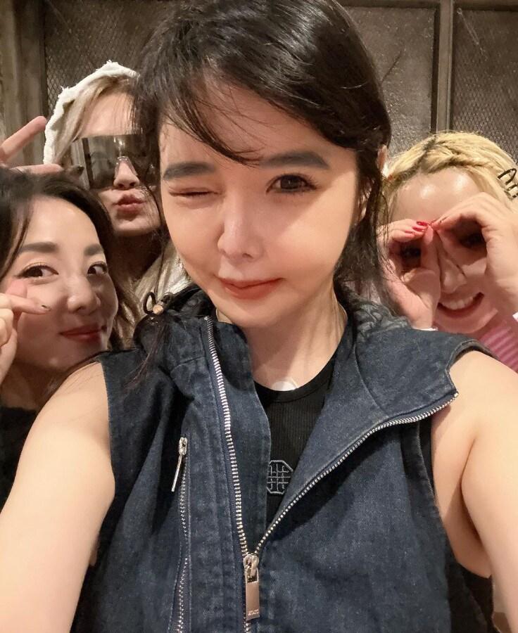 2NE1