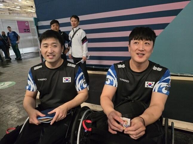  2024 파리 패럴림픽 남자탁구 복식(MD8)에 출전한 김영건-김정길 조가 29일 오후(한국시간) 프랑스 파리의 사우스 아레나 파리에서 열린 16강전에서 승리한 뒤 인터뷰를 하고 있다. (대한장애인체육회 제공)