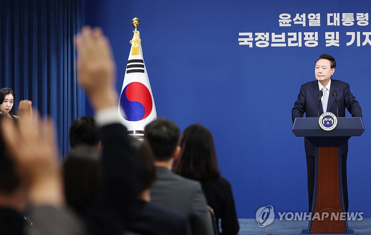 기자회견 참석한 윤석열 대통령