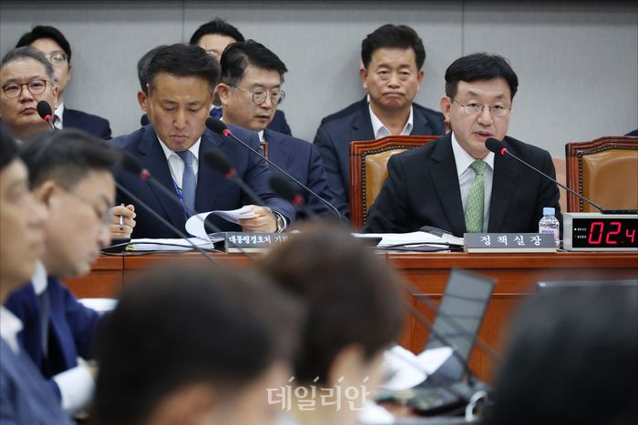 성태윤 대통령실 정책실장이 27일 오후 국회에서 열린 국회 운영위원회 전체회의에서 질의에 답변하고 있다. ⓒ데일리안 홍금표 기자