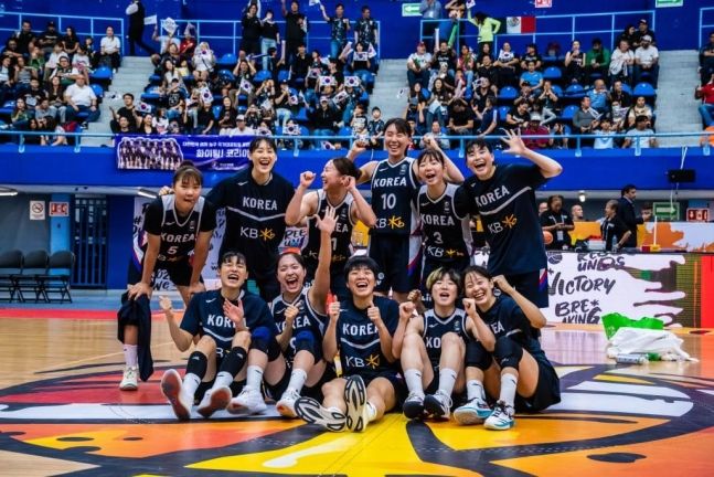 한국 여자농구 대표팀. ⓒ FIBA