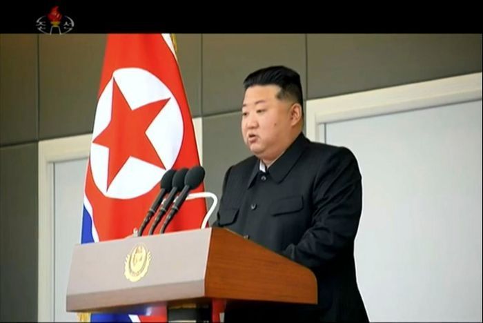 조선중앙TV가 김정은 북한 국무위원장이 지난 8∼9일 평안북도 의주군 수해지역을 찾아 이재민 위로 등 현장점검에 나섰다고 관련 내용을 10일 보도했다. 조선중앙TV 캡처 ⓒ뉴시스