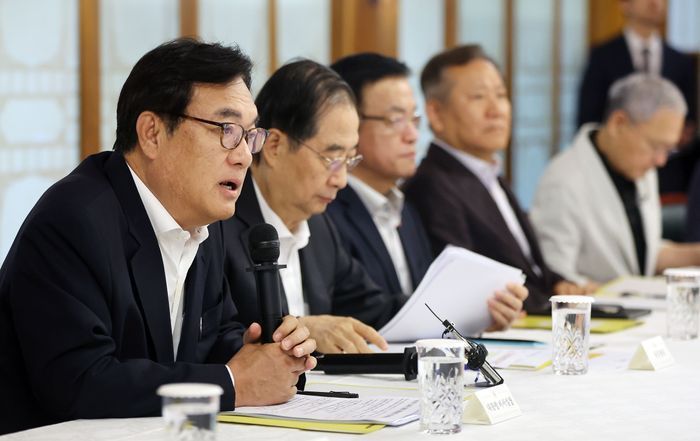 정진석 대통령 비서실장이 25일 오후 서울 종로구 총리공관에서 열린 제20차 고위당정협의회에서 발언을 하고 있다. (공동취재) ⓒ뉴시스